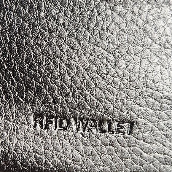 Lavemi Black Leather Full Zip RFID Blocking Wallet Wrist Strap Organizer EUC - Picture 11 of 16